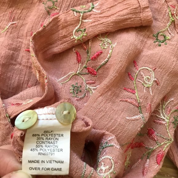 Fig and Flower Pink Embroidered Button Up Shirt Blouse Anthropologie Top - Picture 6 of 9